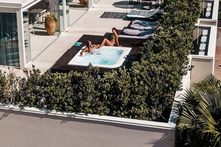 Sundeck 156 of 160
