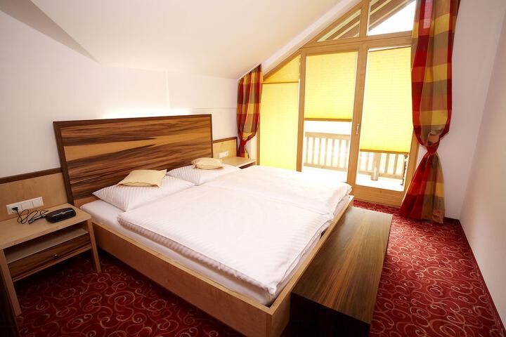 Room 2 of 26