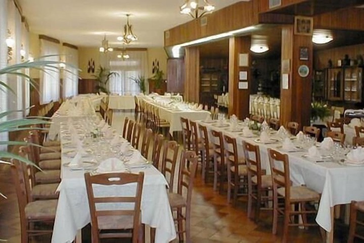 Dining 16 of 35