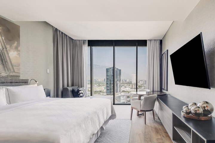 Room 10 of 42