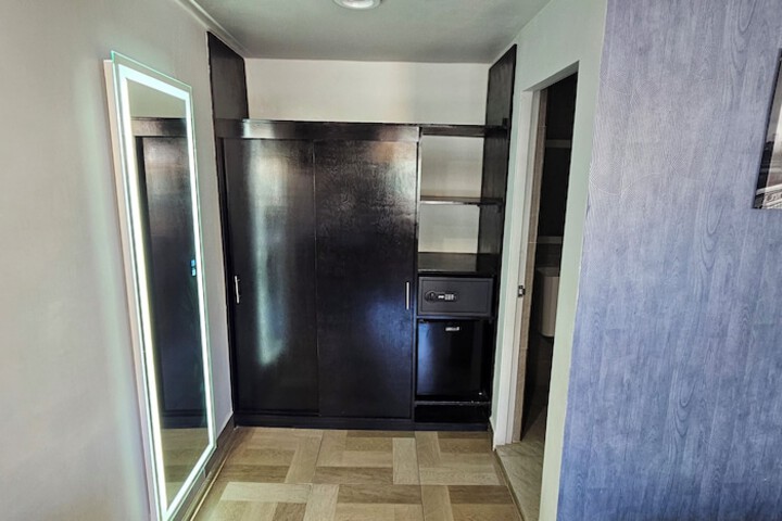 Room 4 of 20