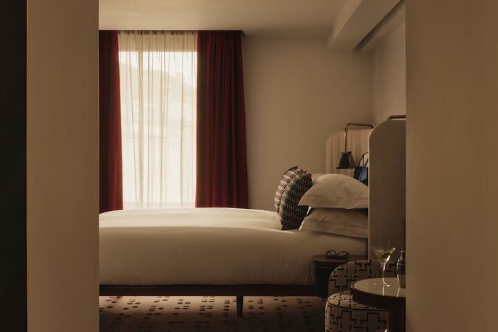 Room 11 of 40