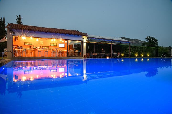 Pool 70 of 117