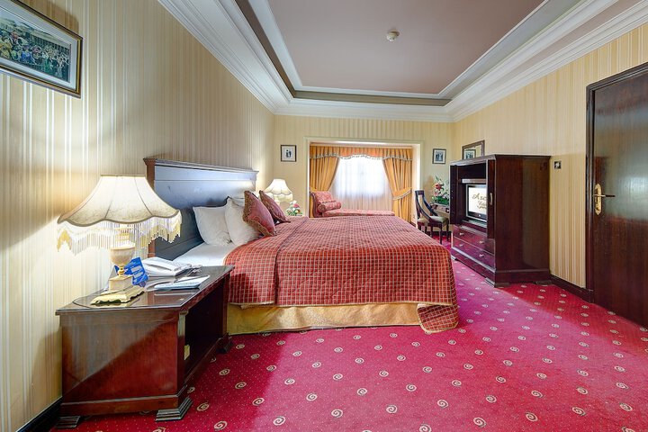 Room 32 of 95