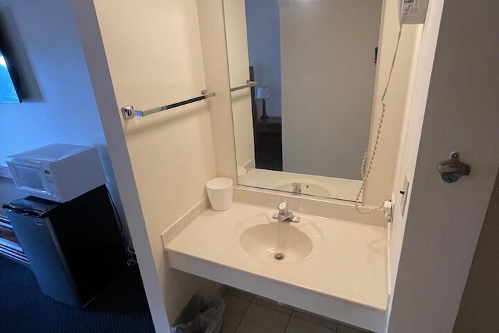 Room 13 of 23