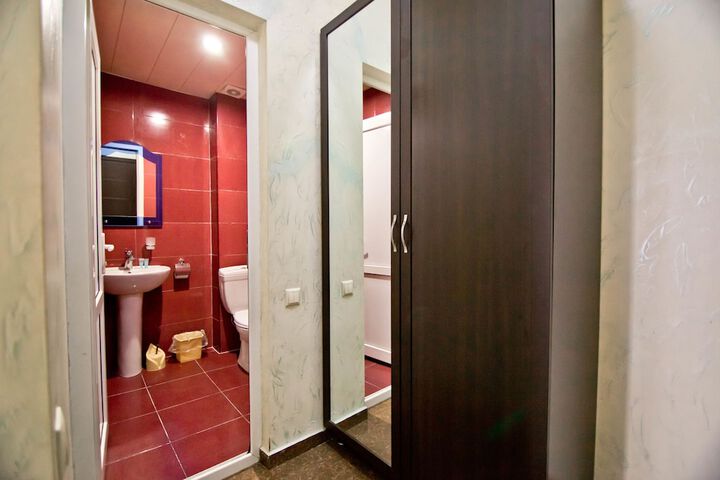 Room 6 of 93