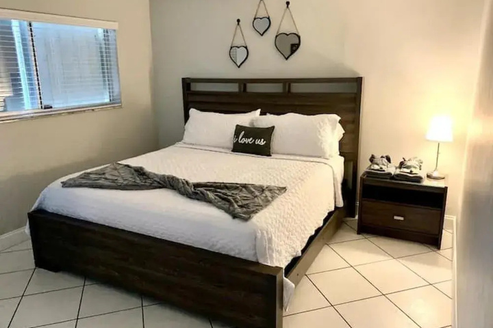 Image of Features king bed smart TV coffee station