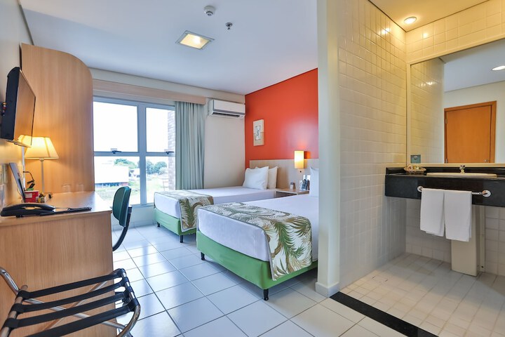 Room 19 of 38