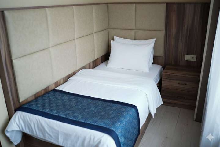 Room 12 of 36