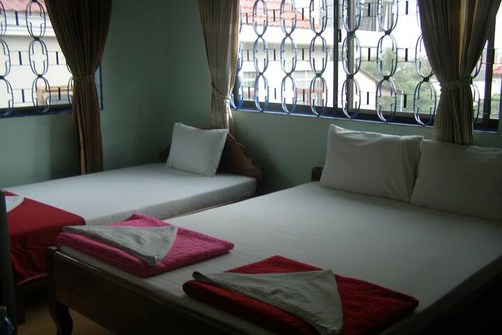 Room 8 of 34