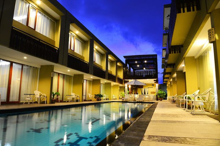 Pools & Facilities
