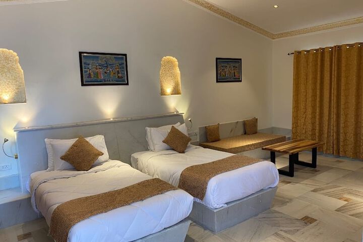 Room 8 of 37
