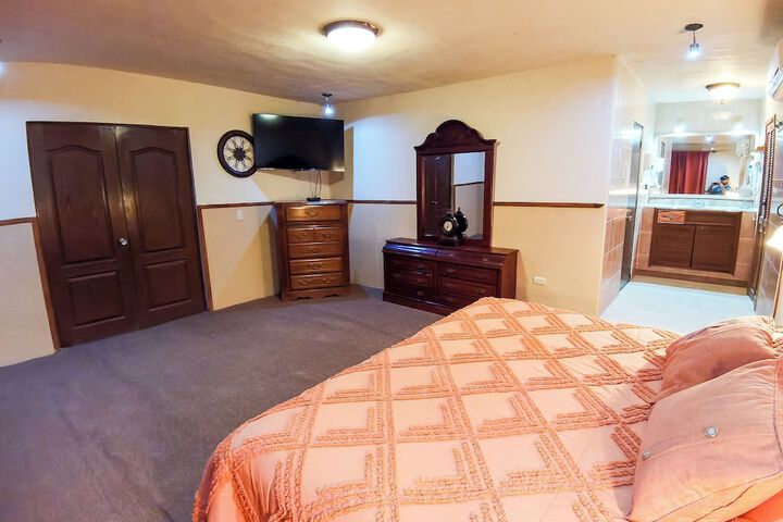 Room 27 of 114