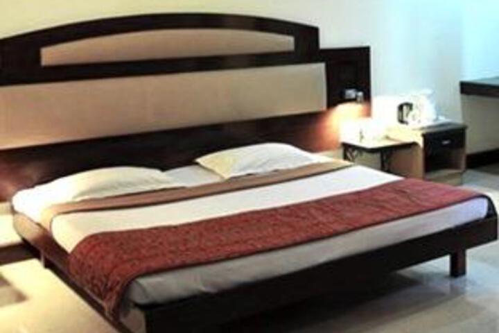 Room 2 of 5