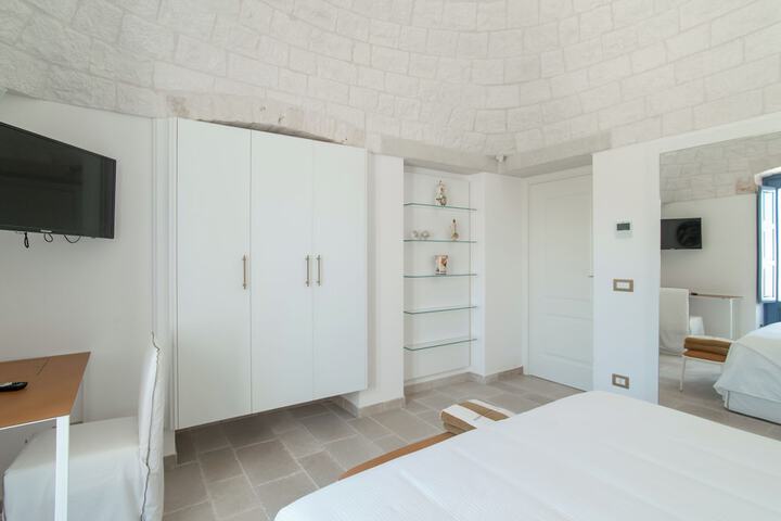 Room 3 of 52