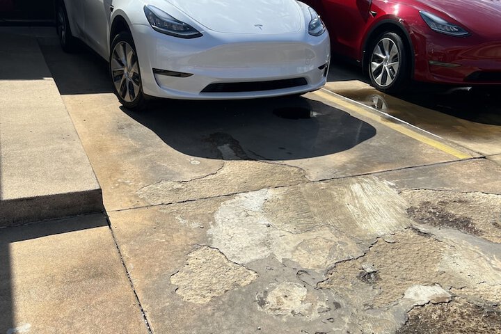 Electric vehicle charging station