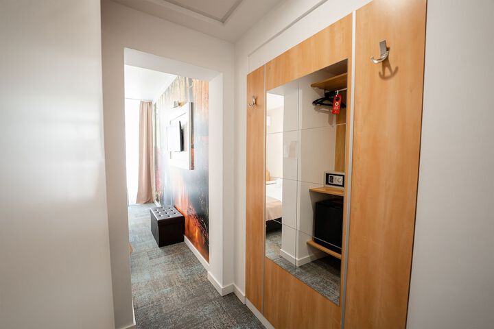Room 10 of 56
