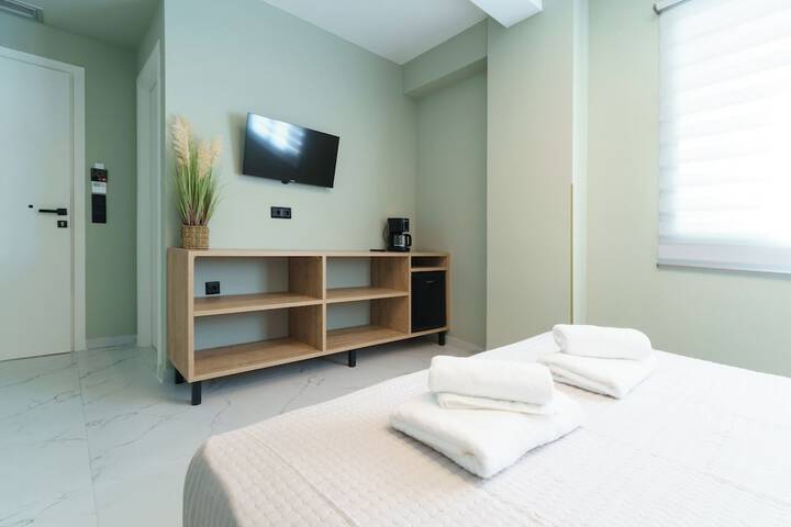 Room 12 of 100