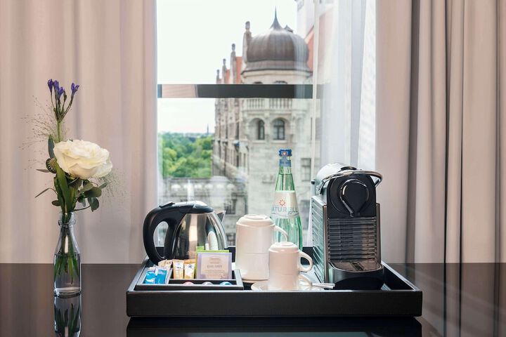 Dining 32 of 41