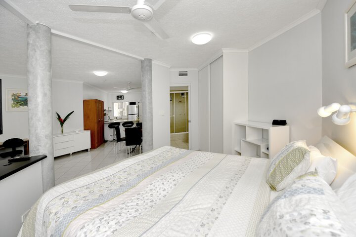 Room 5 of 93