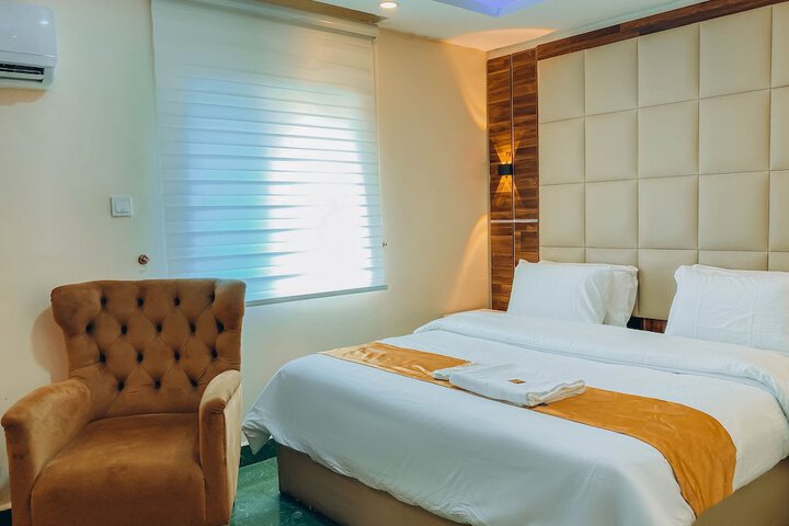 Room 11 of 20