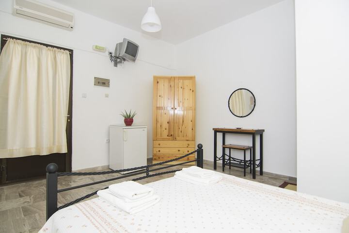 Room 8 of 53