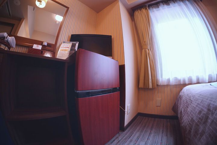 Room 12 of 34