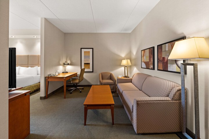 Room 23 of 65