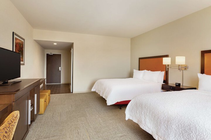 2 Queen Beds Hearing Accessible (5 of 7)