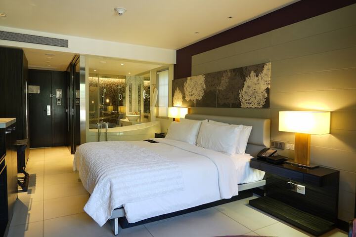 Room 5 of 68
