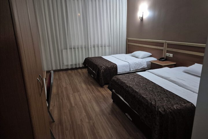 Room 7 of 12