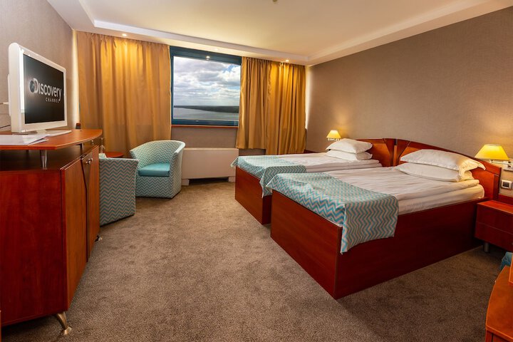 Room 15 of 33