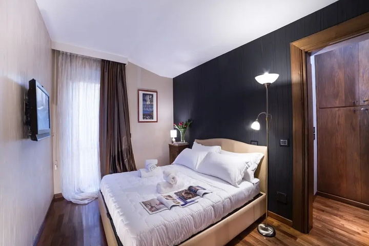 Room 4 of 15