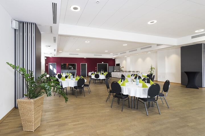 Ballroom/Hall 38 of 44