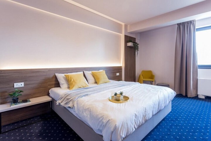 Room 12 of 21
