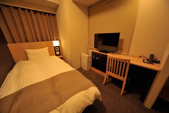 Room 13 of 144