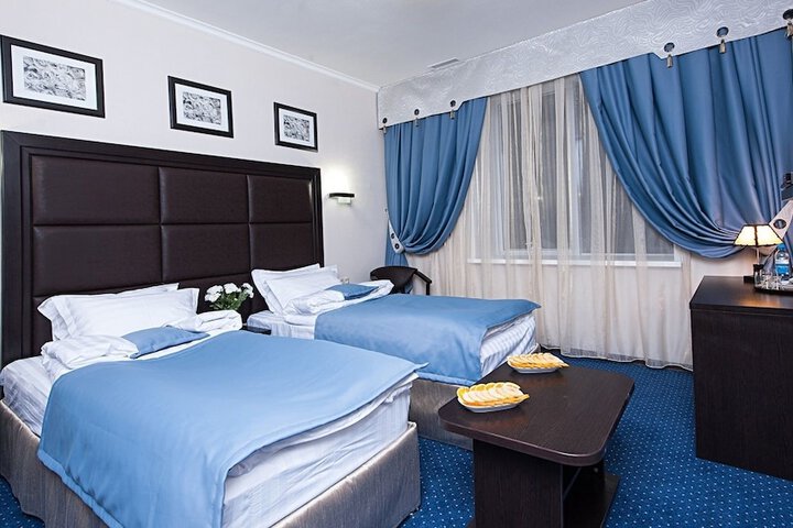 Room 15 of 36