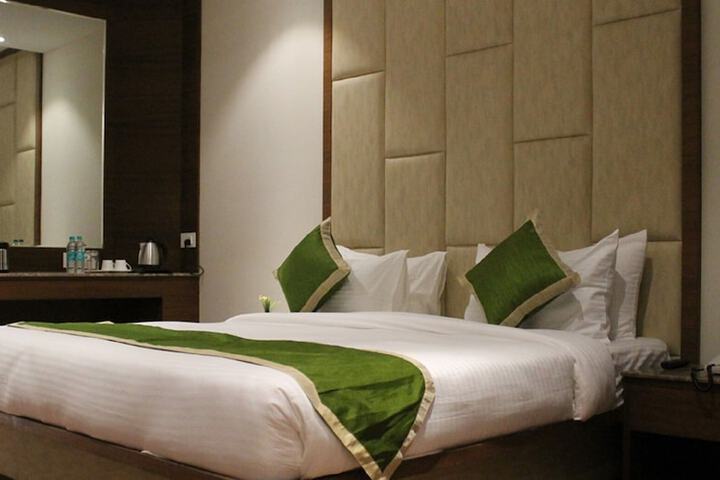 Room 3 of 8