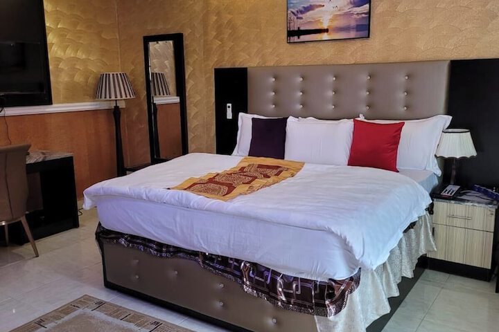 Room 2 of 57