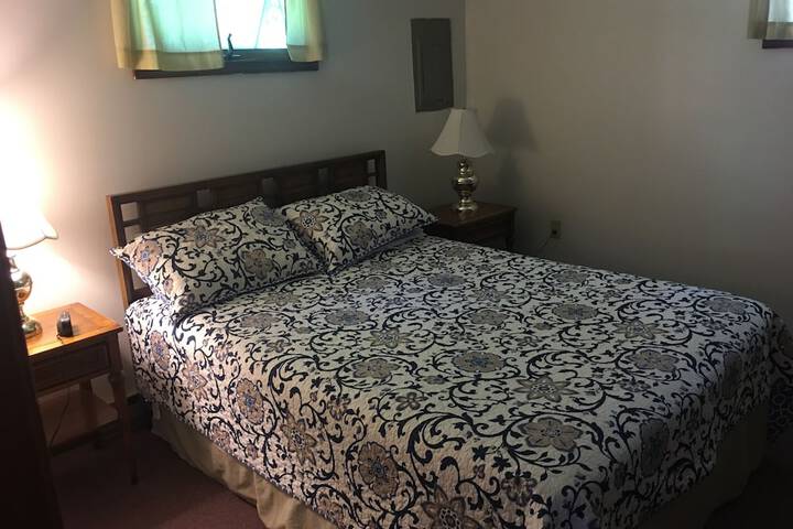 Room 4 of 122
