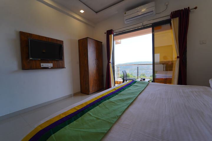 Room 8 of 55