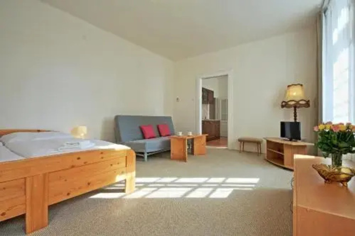 Room 4 of 11