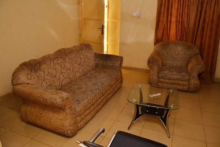 Room 28 of 37