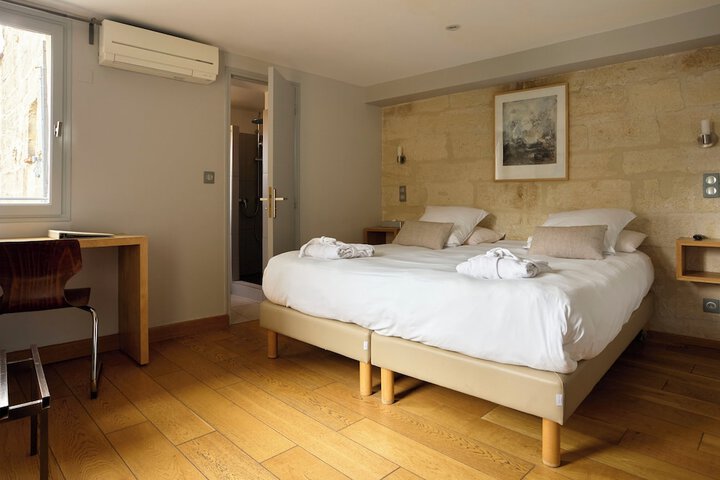 Room 53 of 209