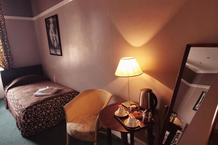 Room 18 of 33