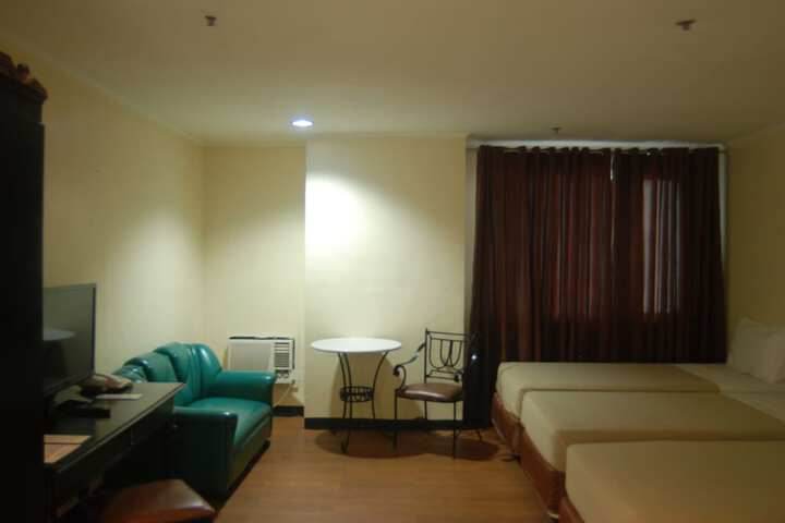 Room 7 of 90