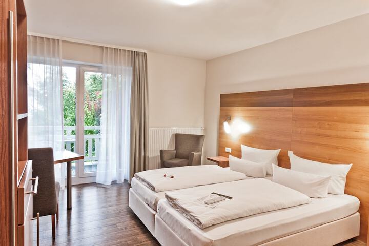 Room 3 of 79