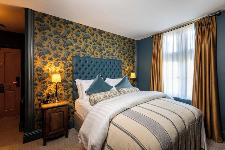 Room 16 of 36