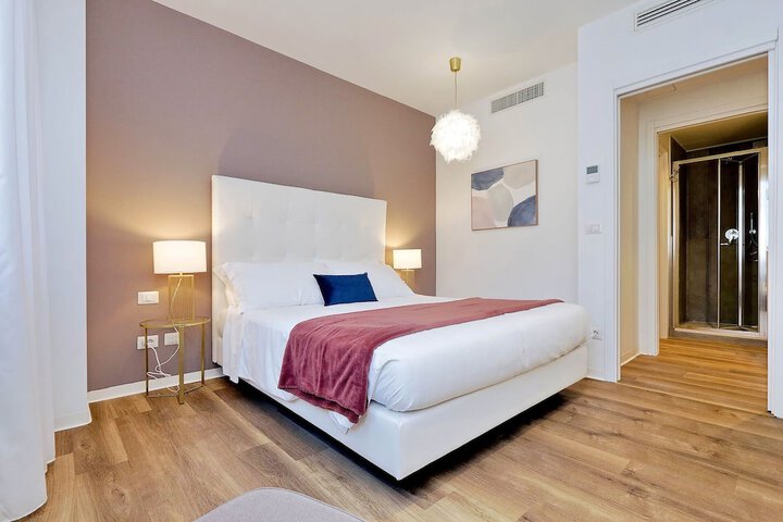 Room 2 of 195