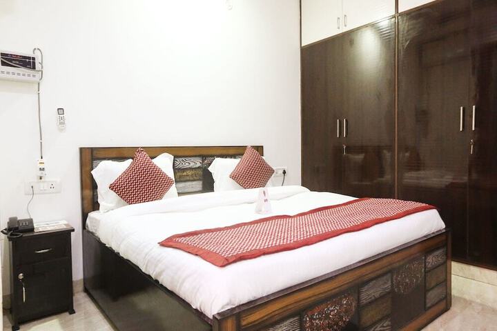OYO 6720 HOTEL GREEN PALACE